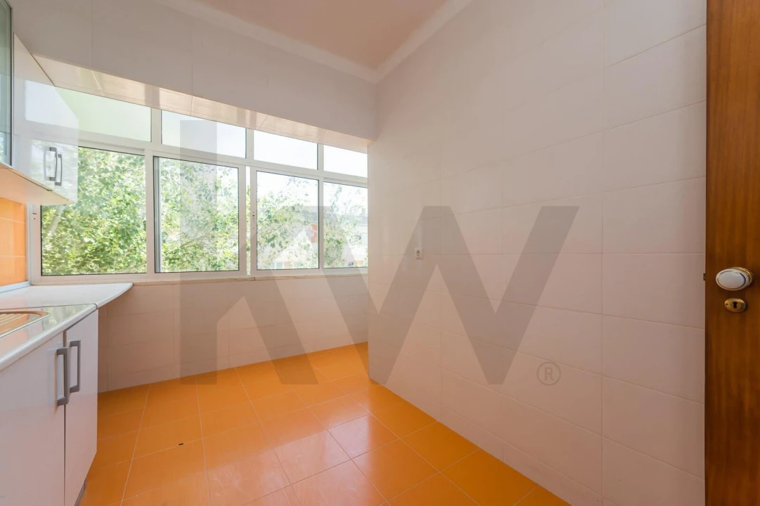 Apartamento T2 para Venda em Rio de Mouro Foto 6