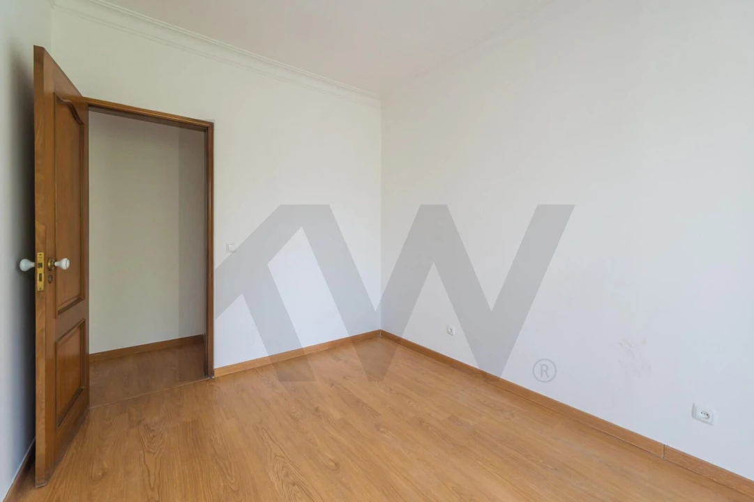 Apartamento T2 para Venda em Rio de Mouro Foto 32