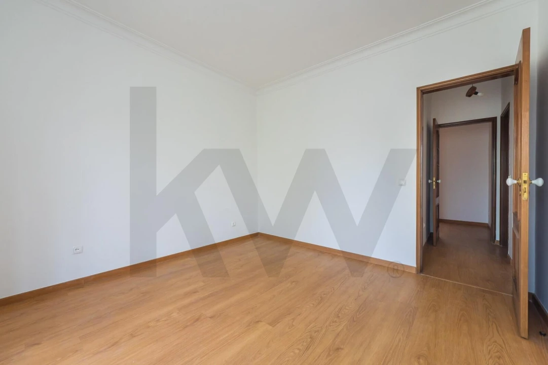 Apartamento T2 para Venda em Rio de Mouro Foto 31
