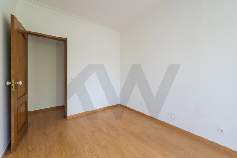 Apartamento T2 para Venda em Rio de Mouro Foto 32