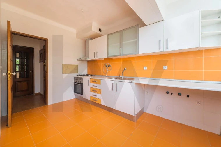 Apartamento T2 para Venda em Rio de Mouro Foto 7