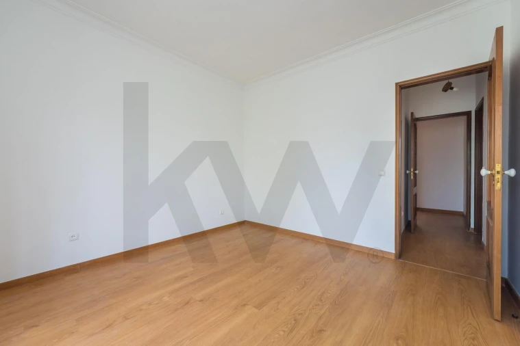 Apartamento T2 para Venda em Rio de Mouro Foto 31
