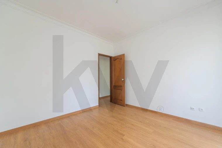 Apartamento T2 para Venda em Rio de Mouro Foto 27