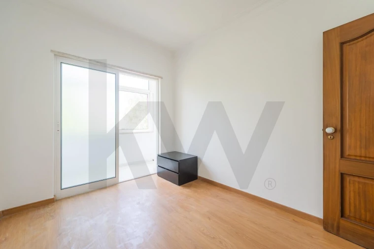 Apartamento T2 para Venda em Rio de Mouro Foto 29