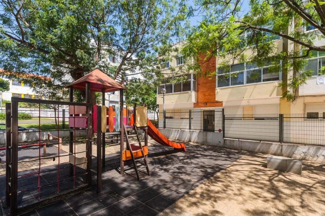 Apartamento T2 para Venda em Rio de Mouro Foto 44