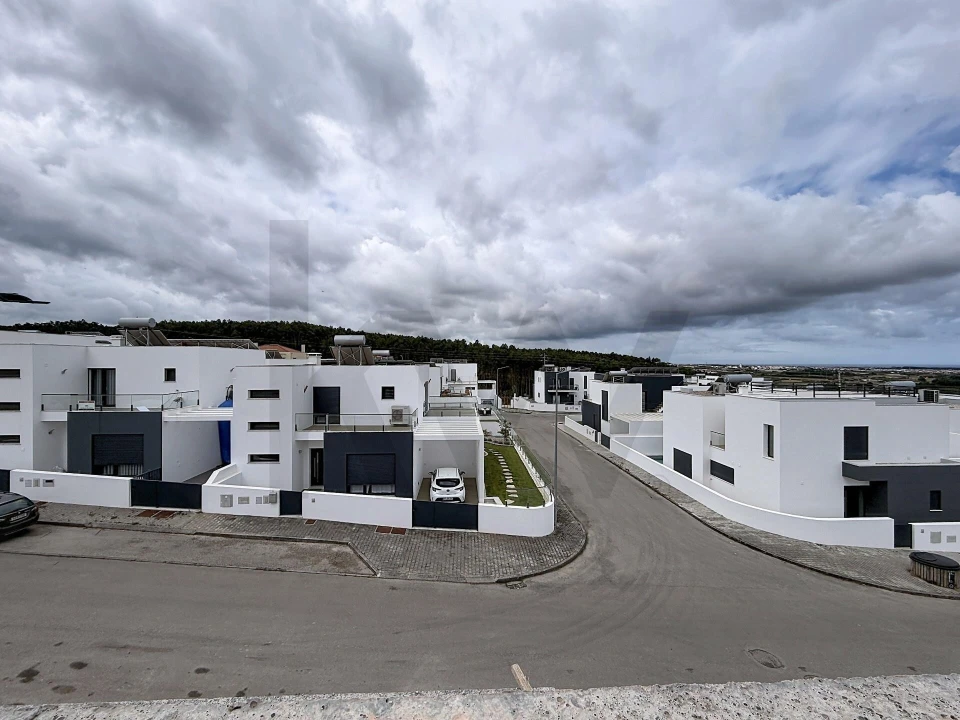 Moradia T3 para Venda em Atouguia da Baleia Foto 37