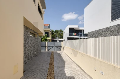 Moradia T4 para Venda em Fernao Ferro