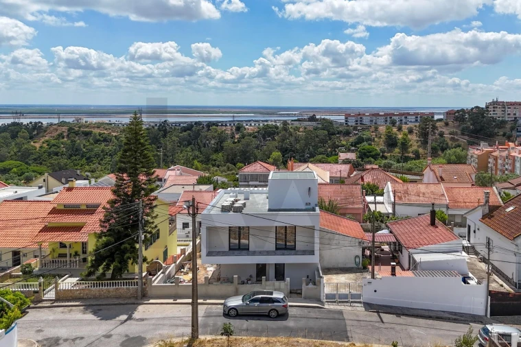 Moradia T4 para Venda em Alverca do Ribatejo e Sobralinho Foto 68