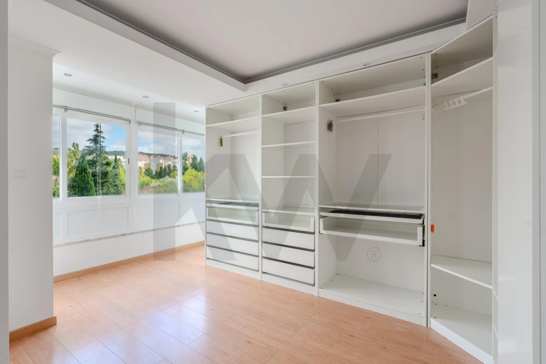 Apartamento T1 para Arrendamento em Vialonga Foto 11