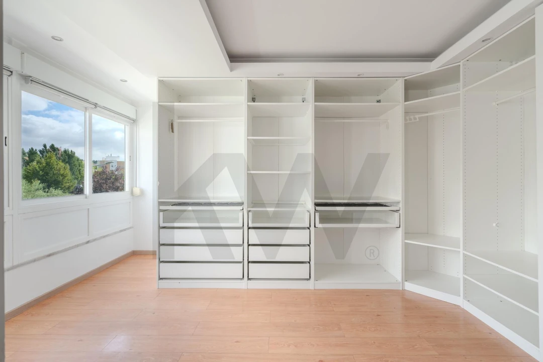 Apartamento T1 para Arrendamento em Vialonga Foto 12