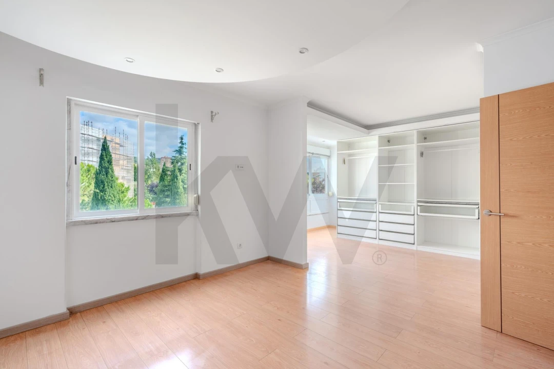 Apartamento T1 para Arrendamento em Vialonga Foto 14