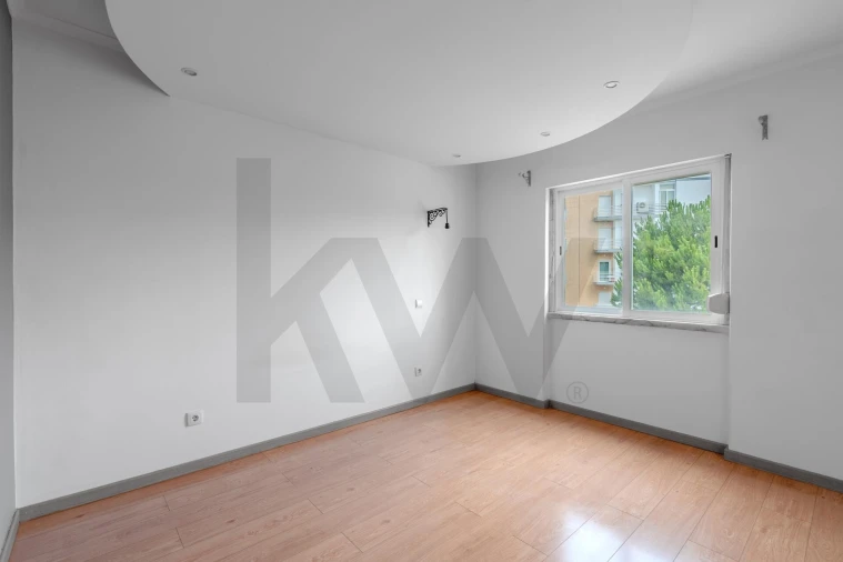 Apartamento T1 para Arrendamento em Vialonga Foto 10