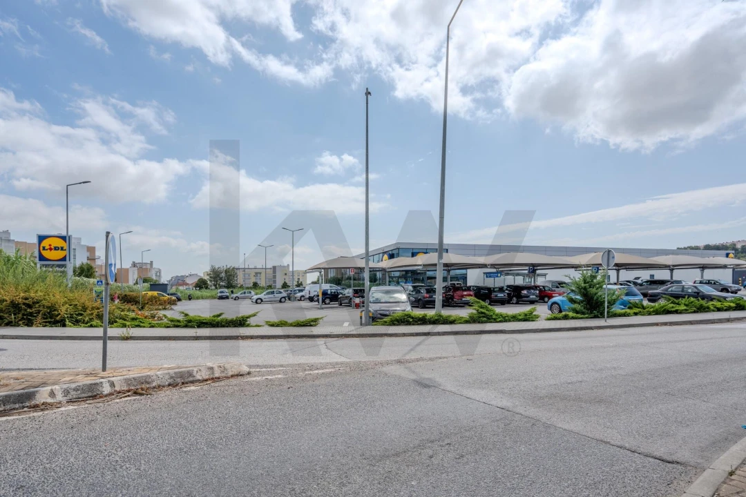 Apartamento T1 para Arrendamento em Vialonga Foto 23
