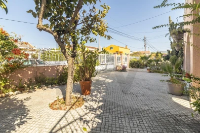Moradia T9 para Venda em Azeitão (São Lourenço e São Simão)
