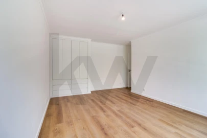 Apartamento T3 para Arrendamento em Carcavelos e Parede