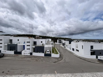 Moradia T3 para Venda em Atouguia da Baleia