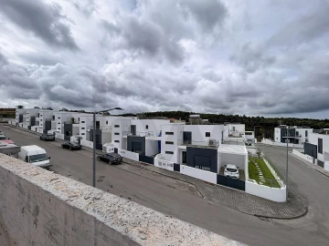 Moradia T3 para Venda em Atouguia da Baleia