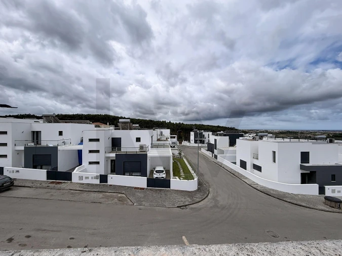 Moradia T3 para Venda em Atouguia da Baleia Foto 40