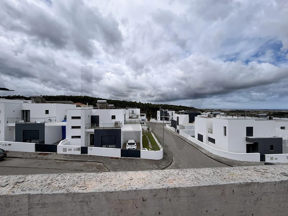 Moradia T3 para Venda em Atouguia da Baleia Foto 42