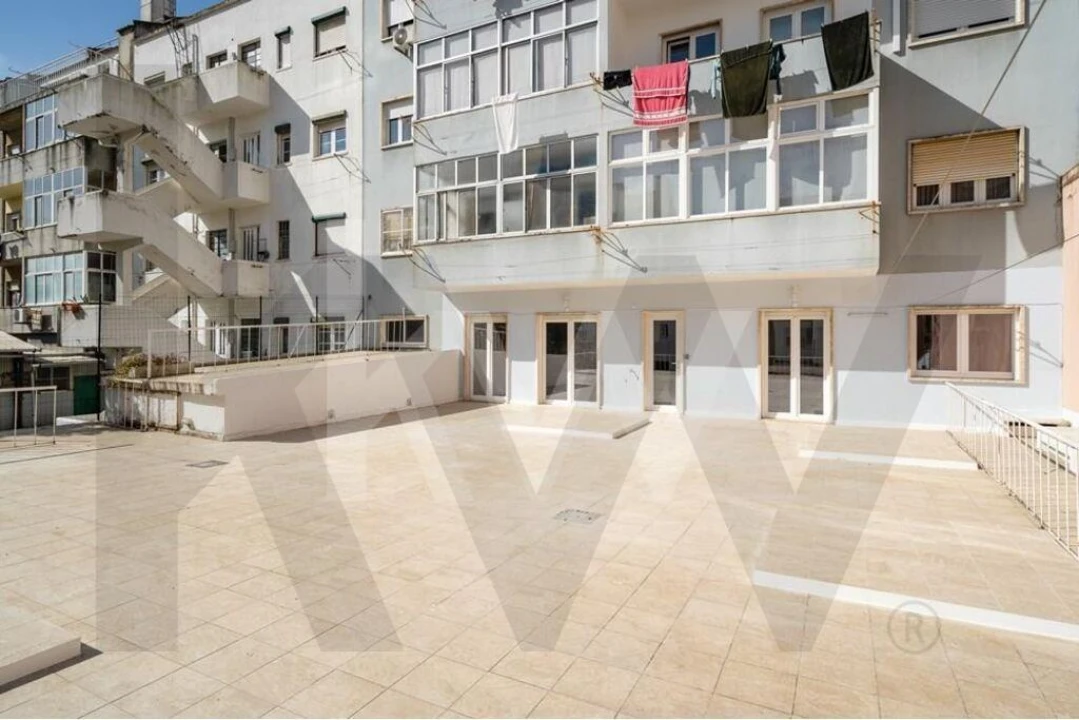 Apartamento T4 para Arrendamento em Avenidas Novas Foto 1