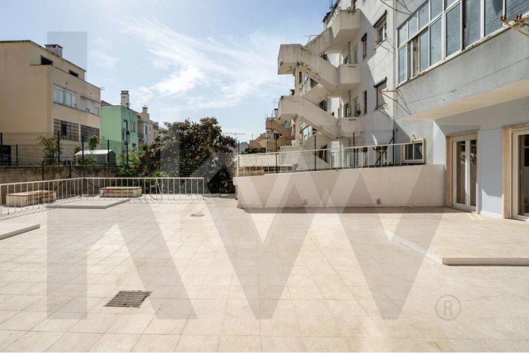 Apartamento T4 para Arrendamento em Avenidas Novas Foto 3
