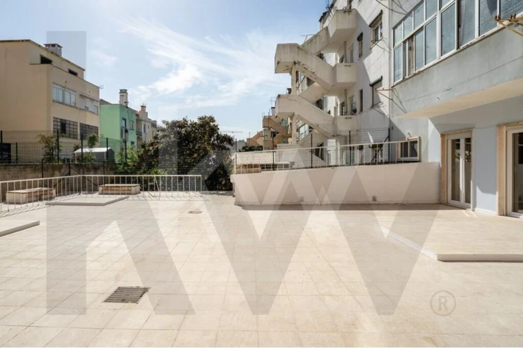 Apartamento T4 para Arrendamento em Avenidas Novas Foto 3