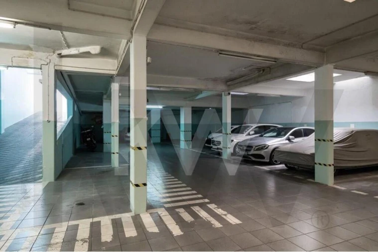 Apartamento T4 para Arrendamento em Avenidas Novas Foto 19