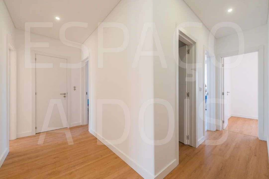 Apartamento T3 para Arrendamento em Venteira Foto 3