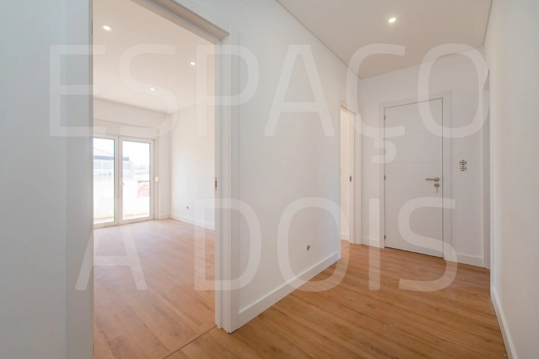 Apartamento T3 para Arrendamento em Venteira Foto 4