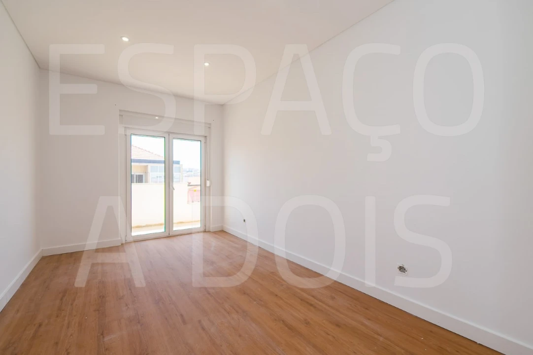 Apartamento T3 para Arrendamento em Venteira Foto 5