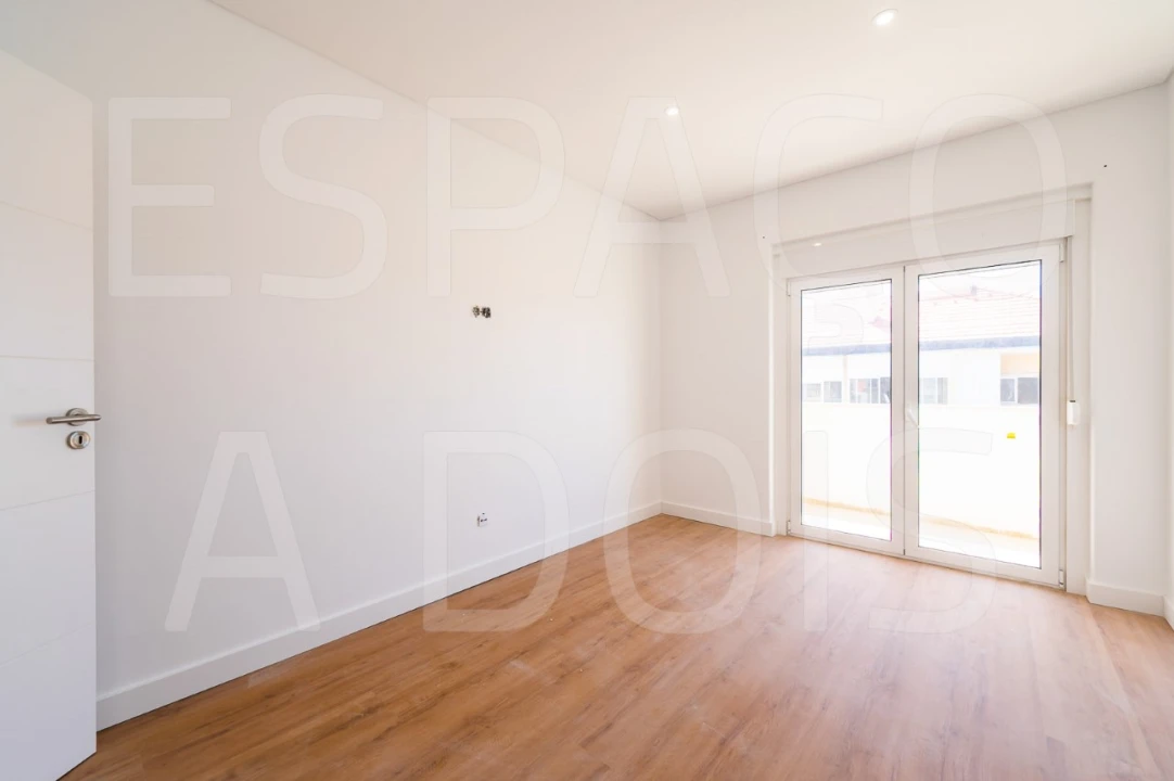 Apartamento T3 para Arrendamento em Venteira Foto 6