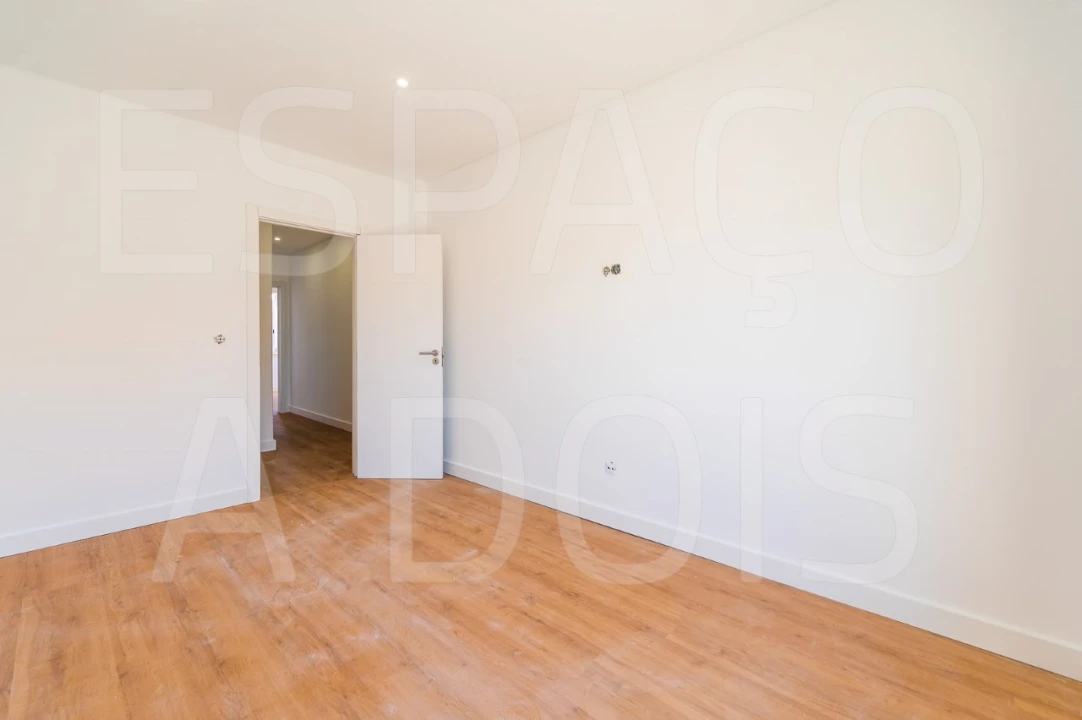 Apartamento T3 para Arrendamento em Venteira Foto 9