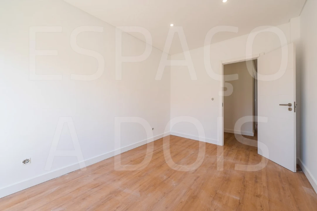 Apartamento T3 para Arrendamento em Venteira Foto 10