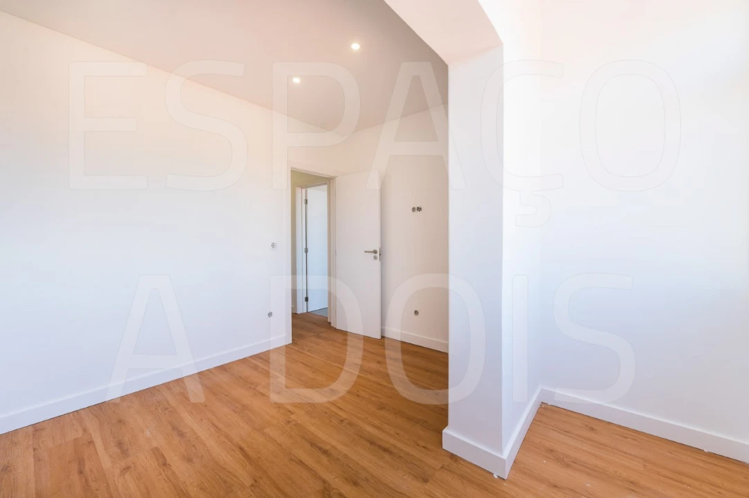 Apartamento T3 para Arrendamento em Venteira Foto 27