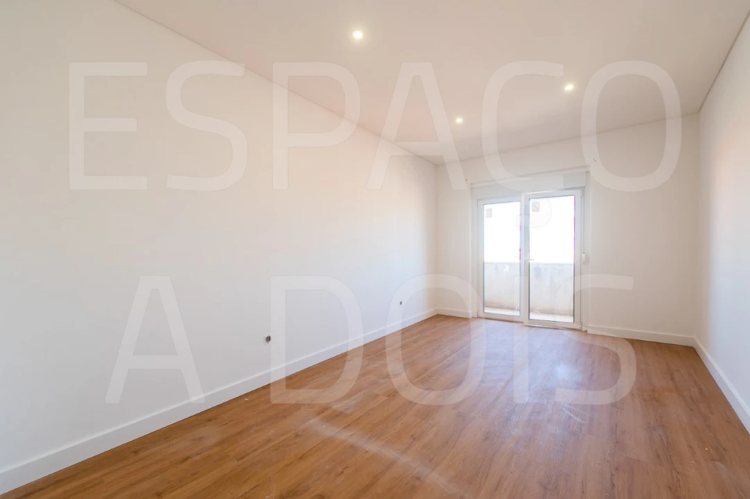 Apartamento T3 para Arrendamento em Venteira Foto 32