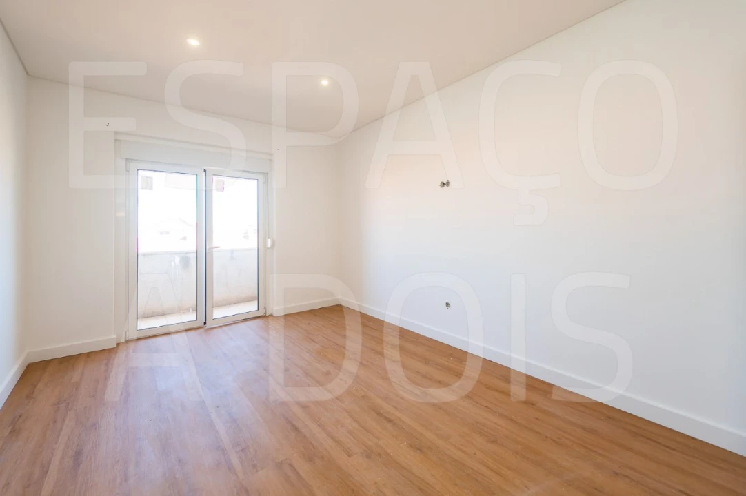 Apartamento T3 para Arrendamento em Venteira Foto 33