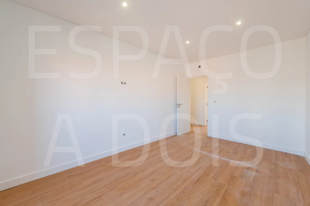 Apartamento T3 para Arrendamento em Venteira Foto 37