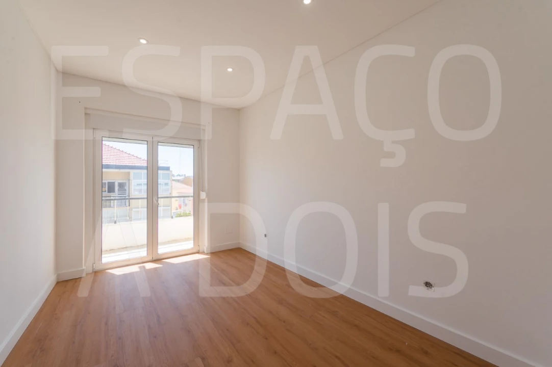Apartamento T3 para Arrendamento em Venteira Foto 39