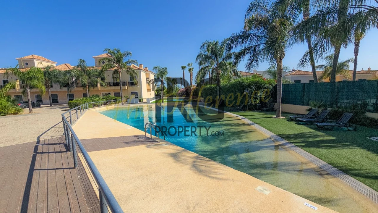 Apartamento T2 para Venda em Santa Barbara de Nexe Foto 11