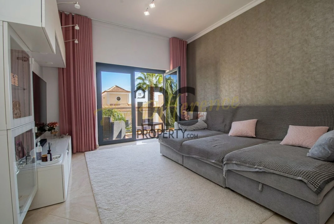 Apartamento T2 para Venda em Santa Barbara de Nexe Foto 10
