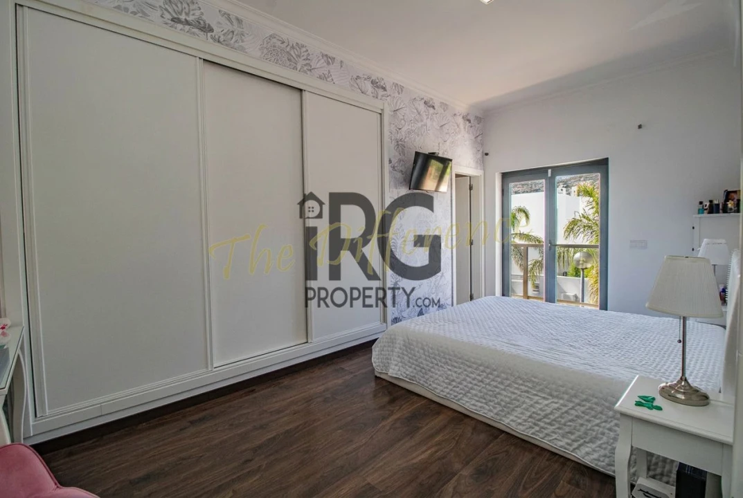 Apartamento T2 para Venda em Santa Barbara de Nexe Foto 4