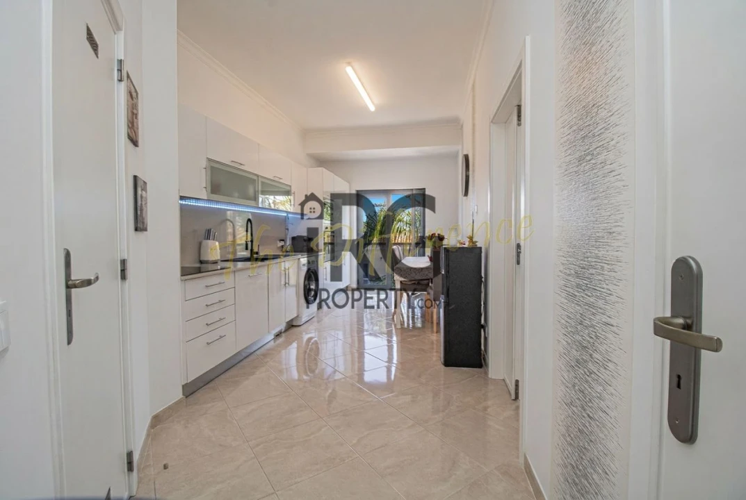 Apartamento T2 para Venda em Santa Barbara de Nexe Foto 3
