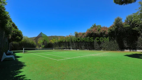 Moradia T6 para Venda em Santa Barbara de Nexe