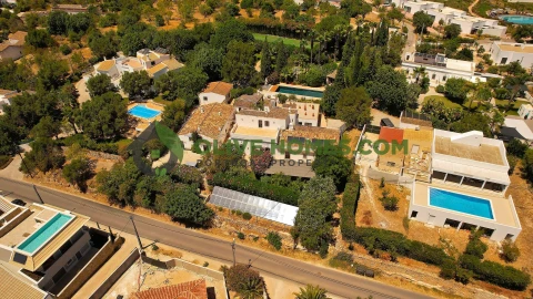 Moradia T6 para Venda em Santa Barbara de Nexe