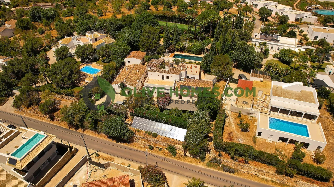 Moradia T6 para Venda em Santa Barbara de Nexe Foto 66