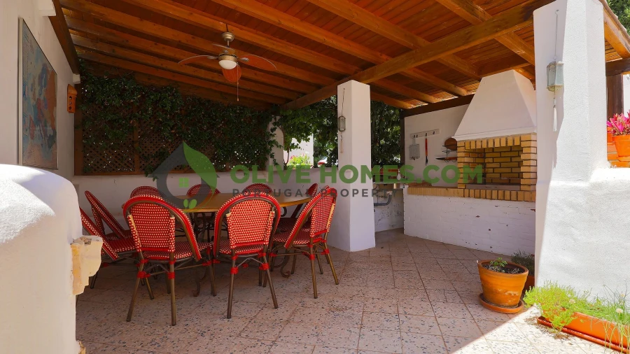 Moradia T6 para Venda em Santa Barbara de Nexe Foto 14