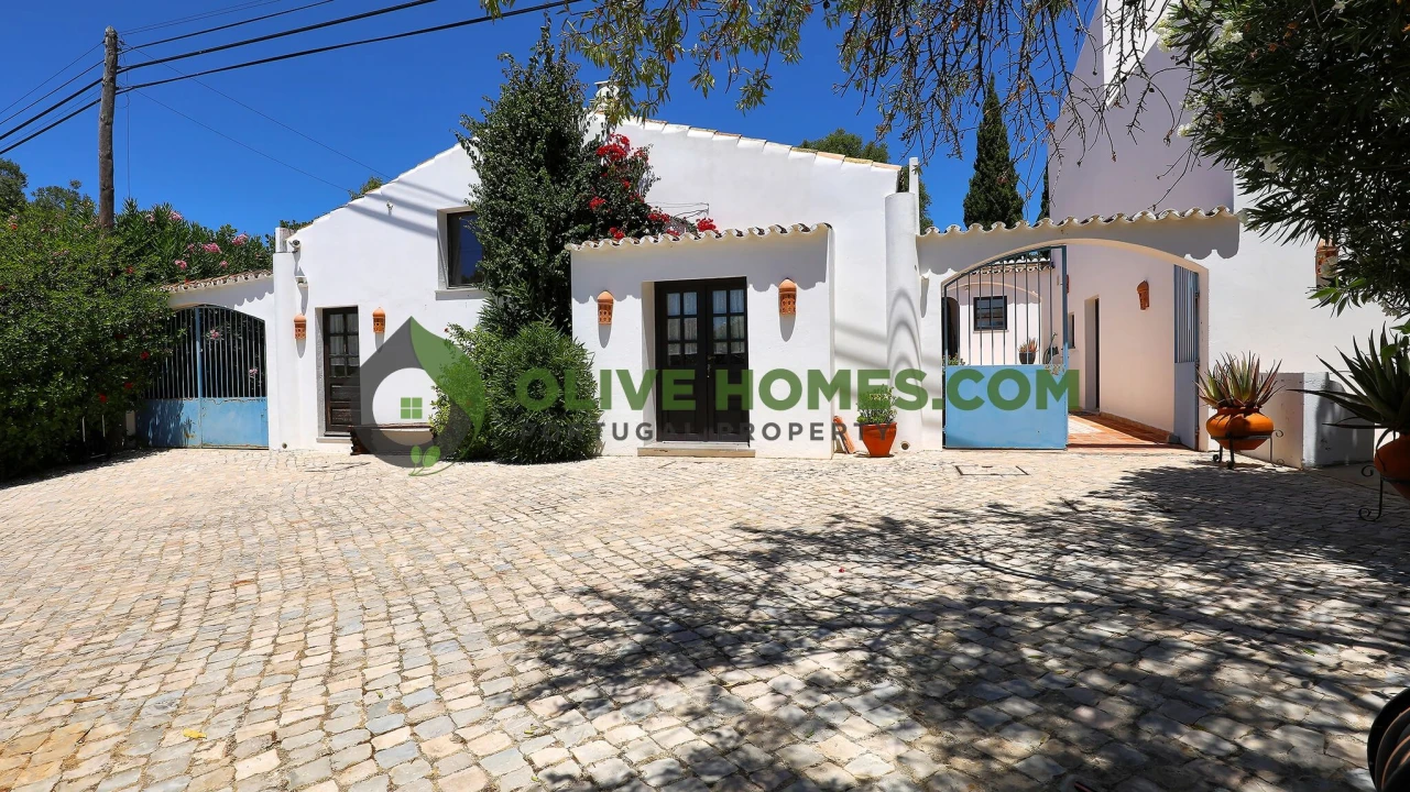Moradia T6 para Venda em Santa Barbara de Nexe Foto 5