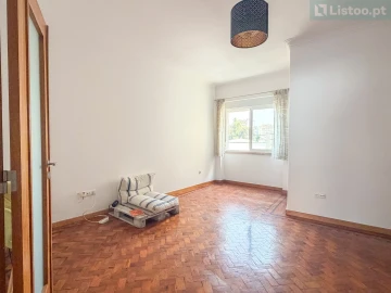 Apartamento T1 para Venda em Benfica