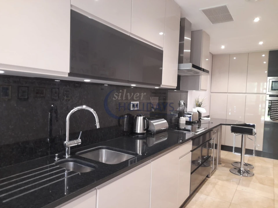 Apartamento T2 para Venda em Quarteira Foto 8