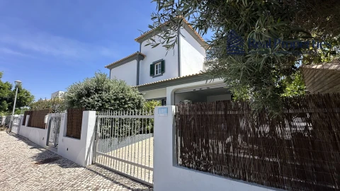 Moradia T5 para Venda em Almancil